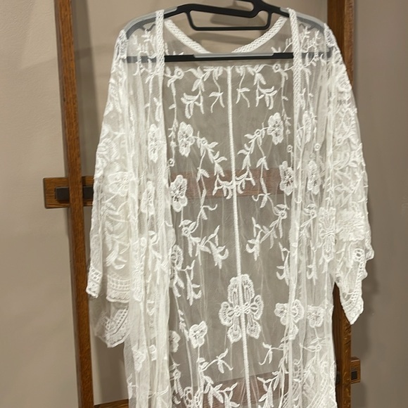Lace White Kimono - Picture 2 of 4